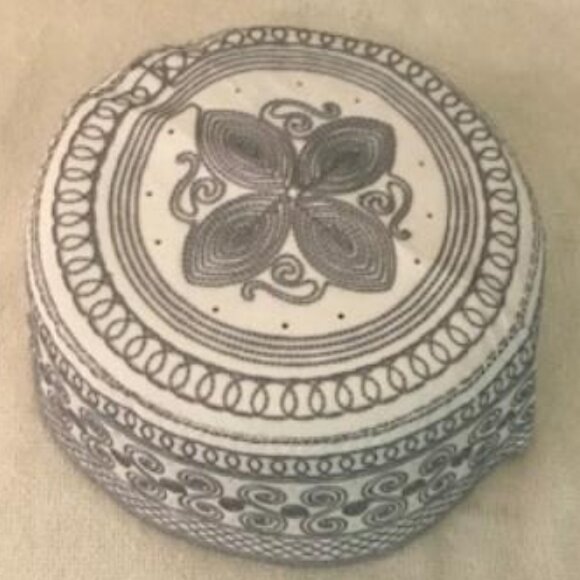 Embroidered Kufi GREY 54 cm Men's Muslim Islamic Prayer Cap SNALL - Picture 2 of 2